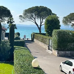 elisabetta-ii-lazise-apartments.hotelinveneto.com/